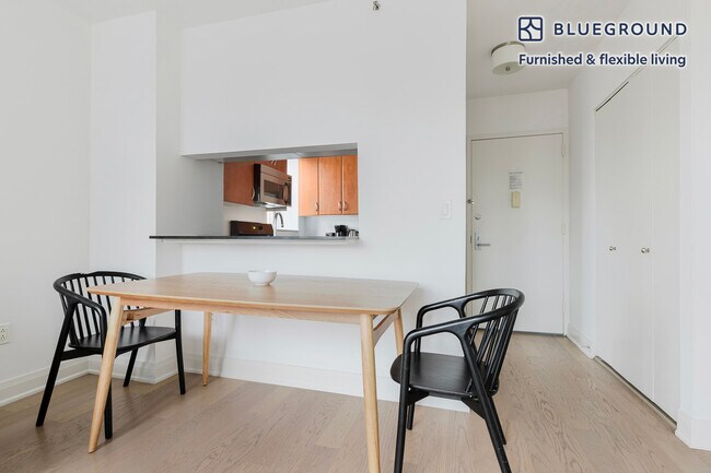 222 E 34th St unit FL18-ID2158, New York, NY 10016 - photo 5