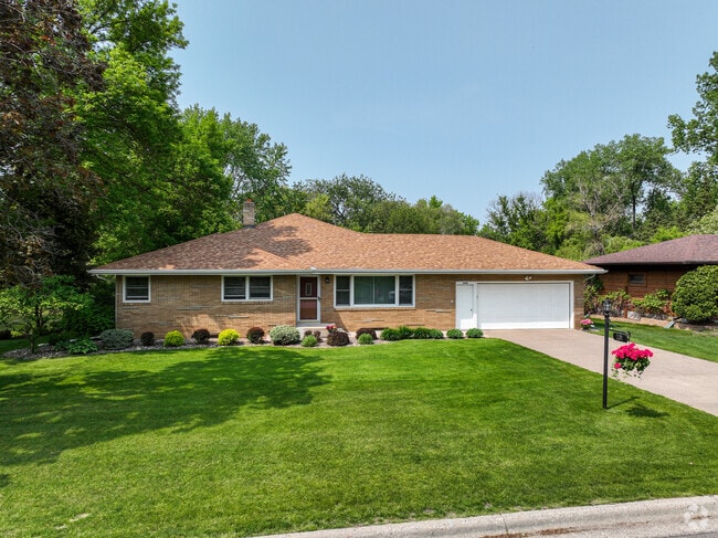 Large spacious ramblers with spacious yards are common in Roseville.