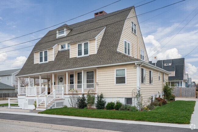 Large homes have been constructed where small beach cottages of Waveland once stood.