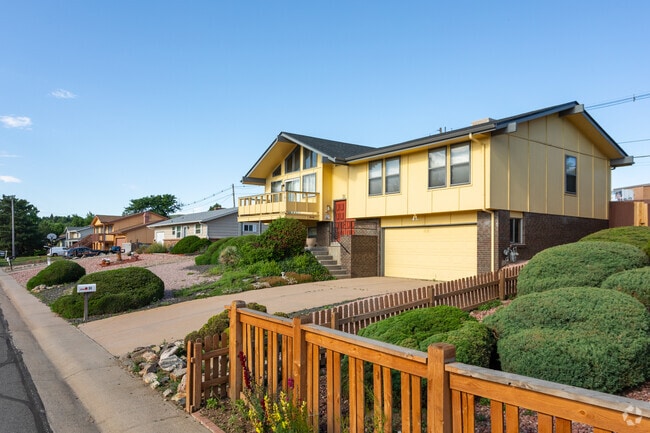You'll find rows of split-level ranch homes in Union Square.