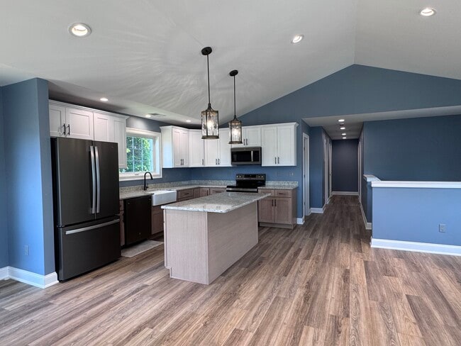 21 Charles St, Enfield, CT 06082 - photo 5