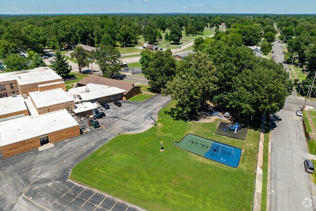 The student population of Mcnabb Elementary School is 361 and the school serves K-5.