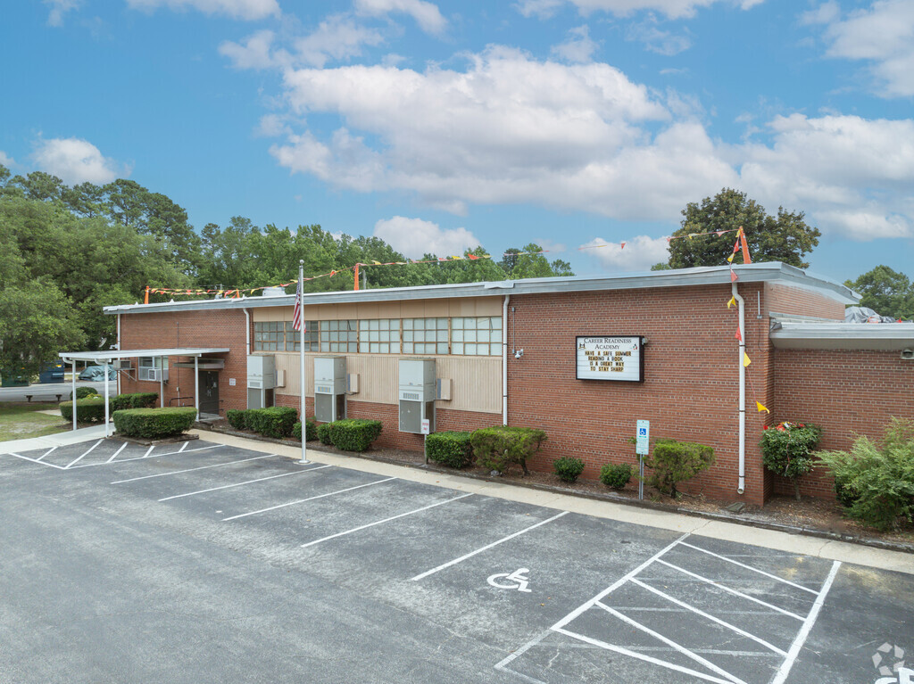 There are 15 equivalent full-time teachers at Career Readiness Academy.