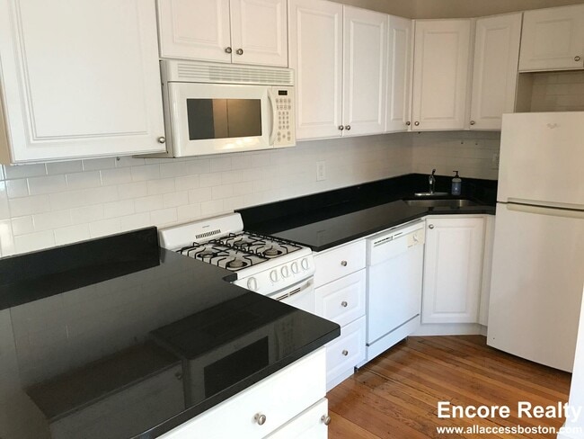 26 Hemenway St unit 12, Boston, MA 02115 - photo 2