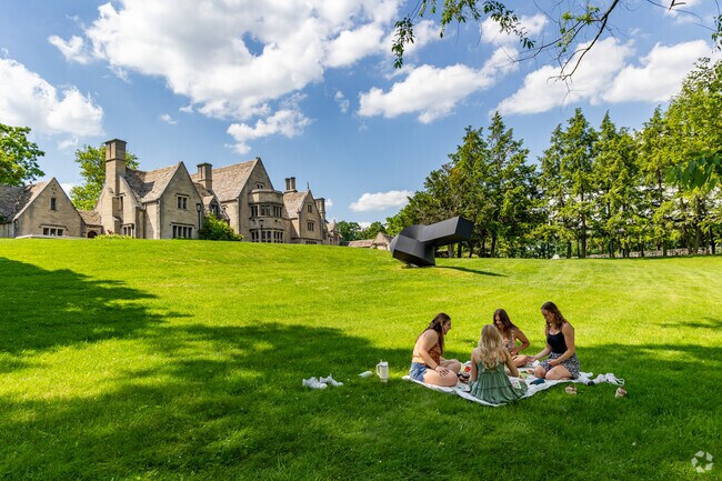 Hampton residents know that Hartwood Acres Park is the perfect place for a picnic.