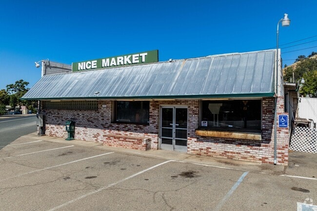 Nice Market offers fresh produce in Nice.
