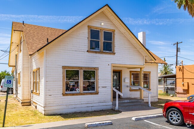 Coldwater Coffeehouse is a go-to spot for breakfast in Old Town’s walkable district.