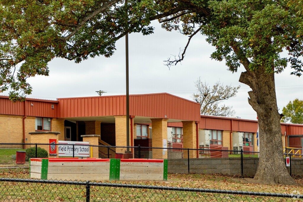 Winfield Intermediate School serves students in the Lincoln County community.