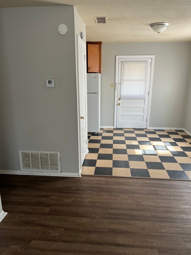 2200 Pearce Ave unit 1, Albany, GA 31705 - photo 4