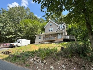 84 Yale St, Waterbury, CT 06704