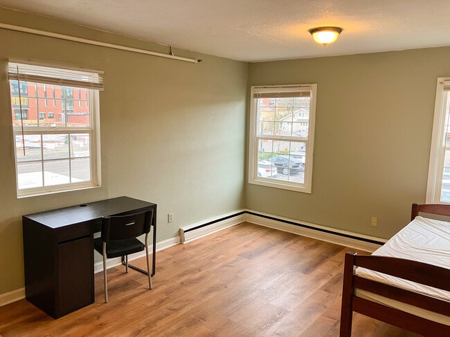 Room 6 - private large single