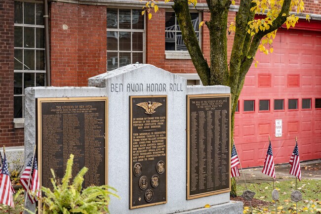 Ben Avon residents honor veterans in the heart of town.