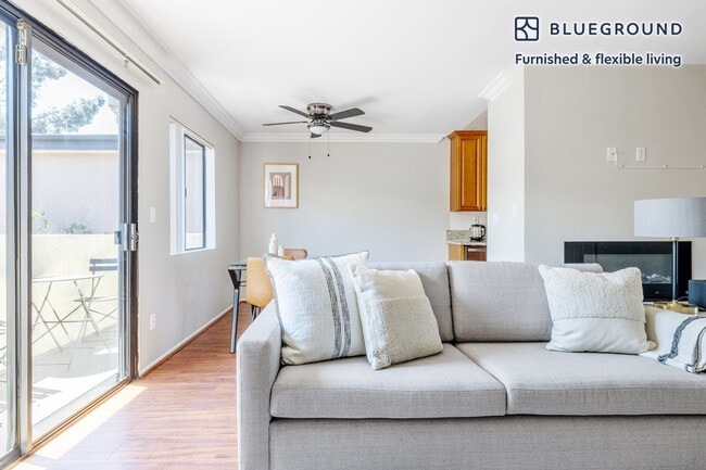 13220 Riverside Dr unit FL2-ID463, Sherman Oaks, CA 91423 - photo 2