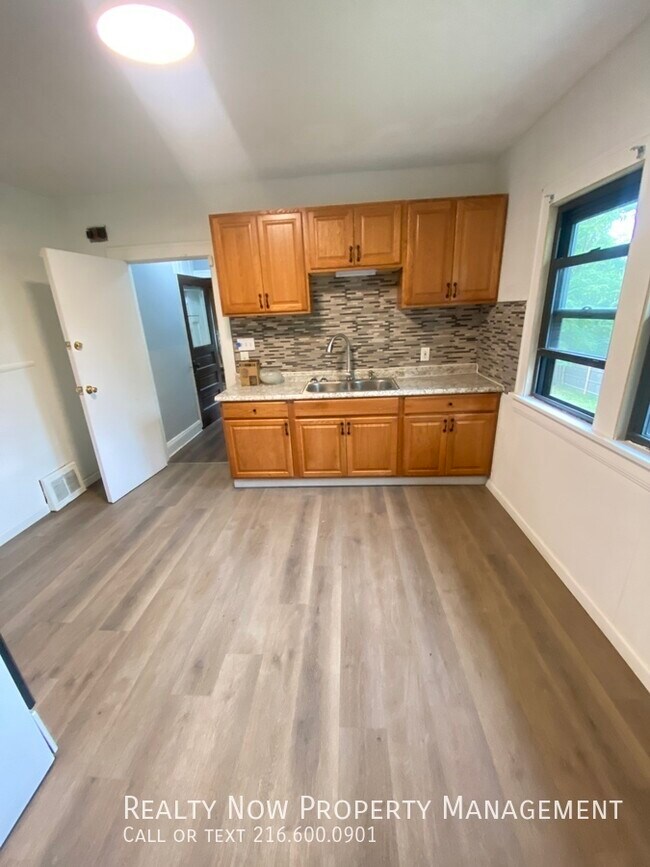 9612 Lamontier Ave unit 2, Cleveland, OH 44104 - photo 3