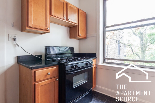 4112 N Broadway unit 2, Chicago, IL 60613 - photo 2