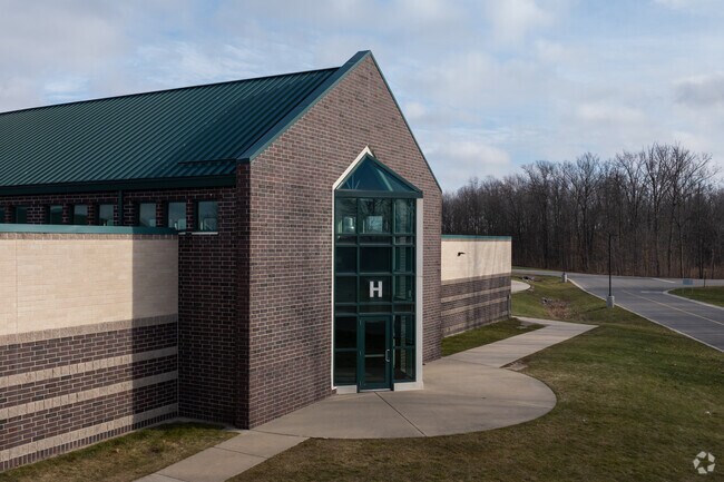 Pinewood Middle School, Entrance.