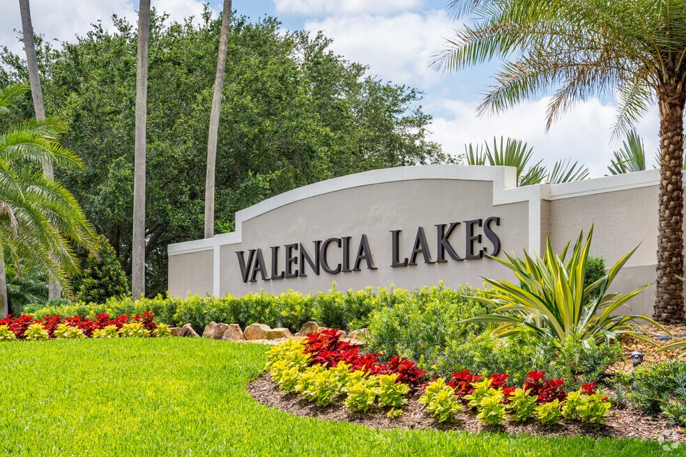 Valencia Lakes