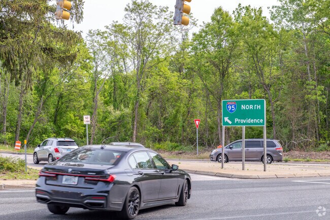 Access to Interstate 95 in Nichols Corner makes reaching Providence easy.