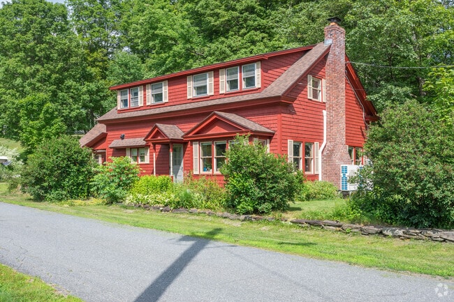 Home prices near Hartland's center range from $400,000 to about $580,000.