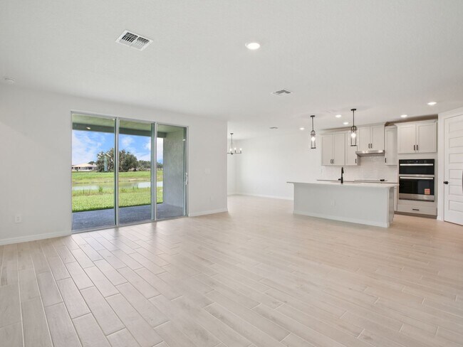 1806 Draughton Dr, Zephyrhills, FL 33541 - photo 5