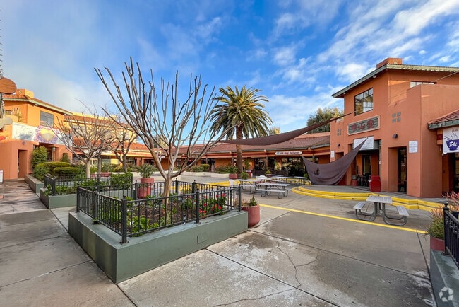 Enjoy some food or light retail therapy in Meadows, San Jose, CA.