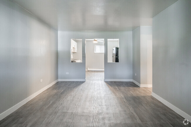 2 BR, 1 BA - 875 SF