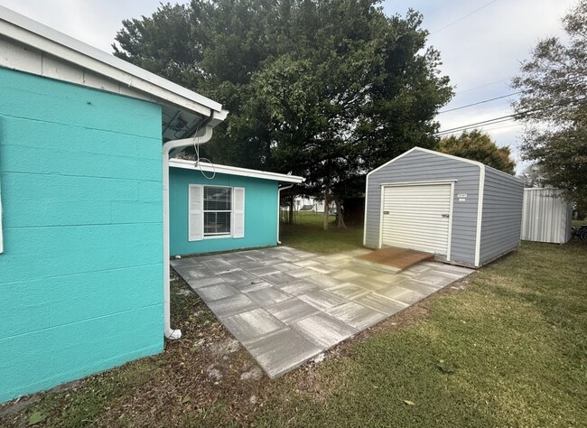 10’ x 16’ Shed with electric and AC