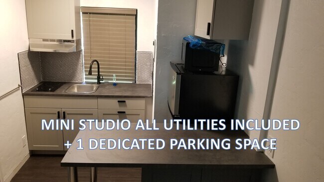 515 S 20th Ave unit EFFICIENCY FIVE, Hollywood, FL 33020 - photo 3