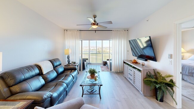 14811 Hole In 1 Cir unit 307, Fort Myers, FL 33919 - photo 2