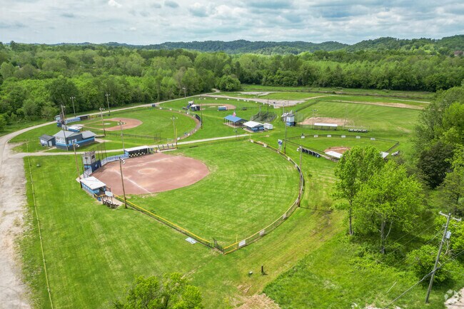 The Ona Little League Complex is a beautiful sports complex that hosts Ona's baseball teams for games.