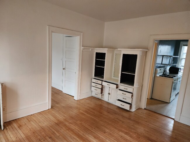 832 E Clarke St unit 1, Milwaukee, WI 53212 - photo 6