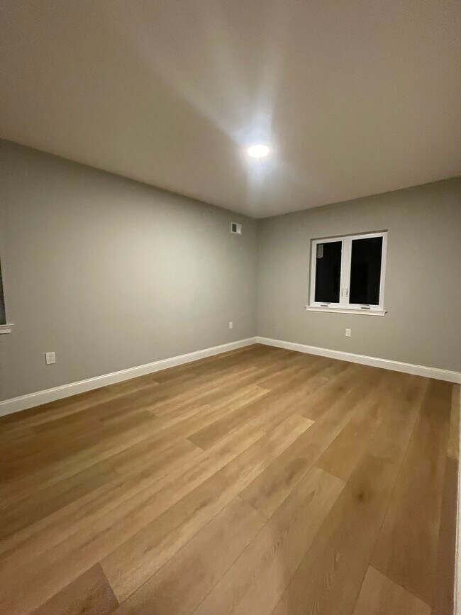 235 Burbank Ave unit 2, Staten Island, NY 10306 - photo 5