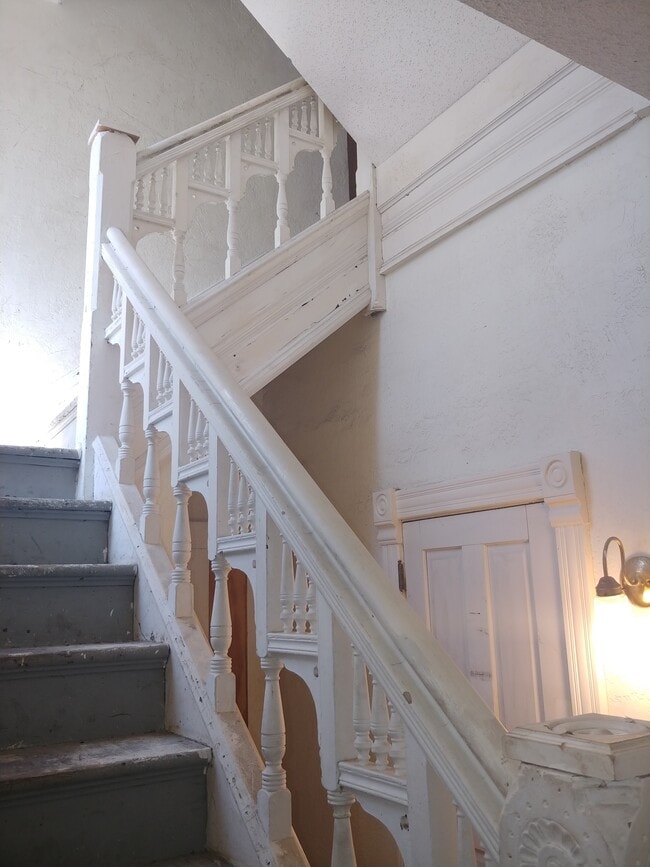 1618 Thomas Place N unit 2, Minneapolis, MN 55411 - photo 6