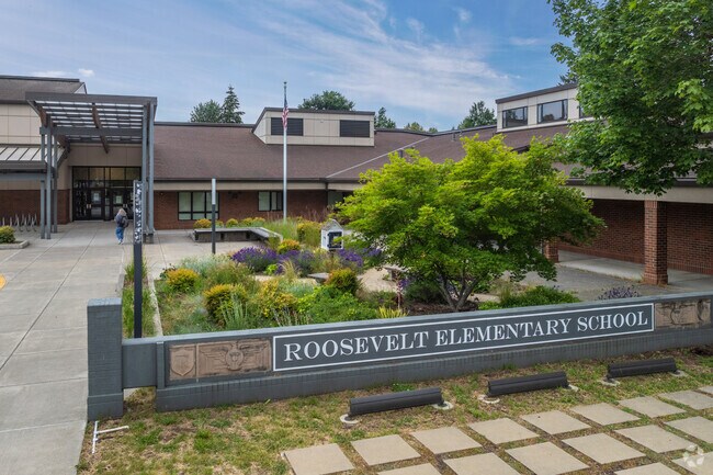 Roosevelt Elementary has a B grade on Niche.