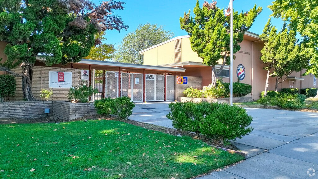 Vena Avenue Elementary School got a B+ from Niche, it's the best Elementary school in Arleta.