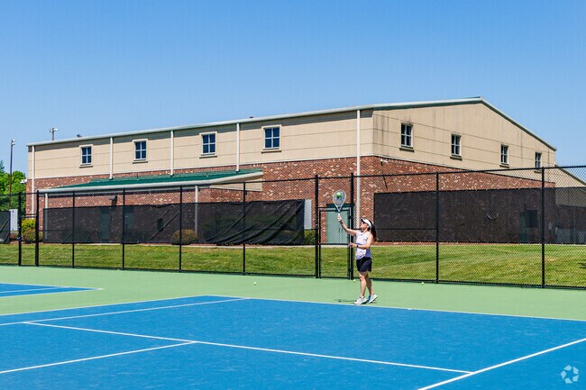 Deep River Recreation Center offers tennis lessons in Bent Tree.