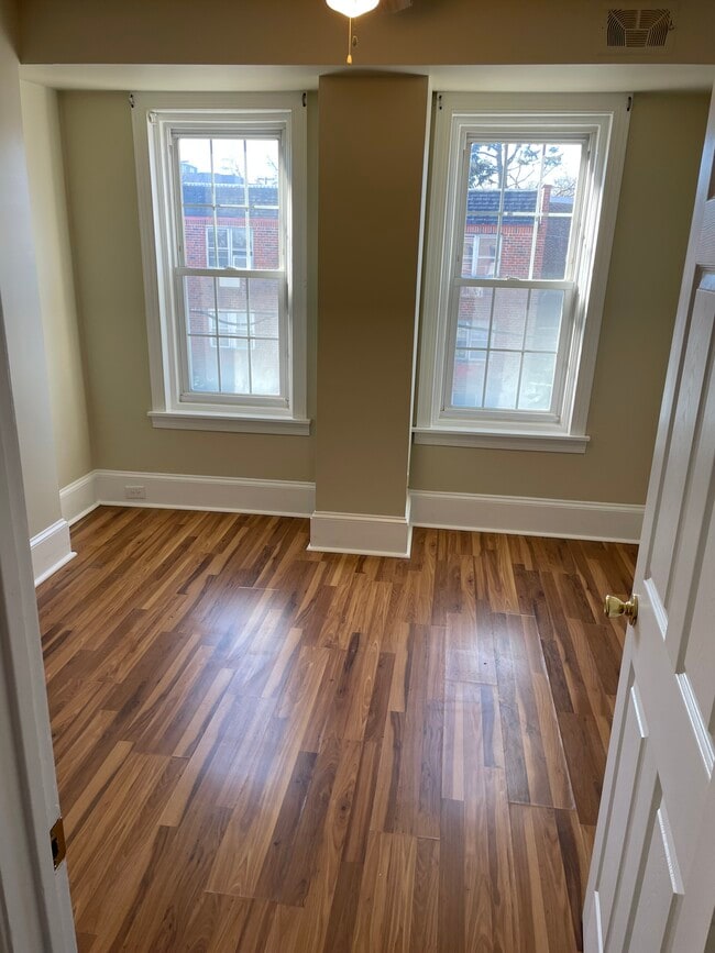 600 Roxborough Ave unit 2nd floor, Philadelphia, PA 19128 - photo 3