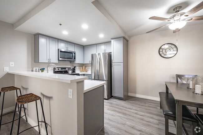 Maple Hill, Fontana, CA 92335 - photo 2