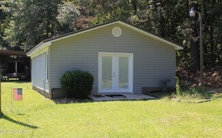 1136 S Mcneill St, Carthage, NC 28327