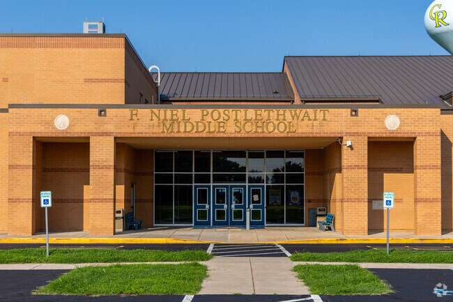 F. Niel Postlethwait Middle School has a student teacher ratio of 15 to 1.