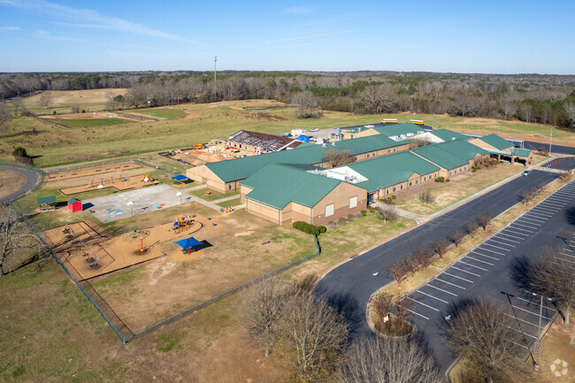 Inman Elementary School has a student-teacher ratio of 15 to 1.