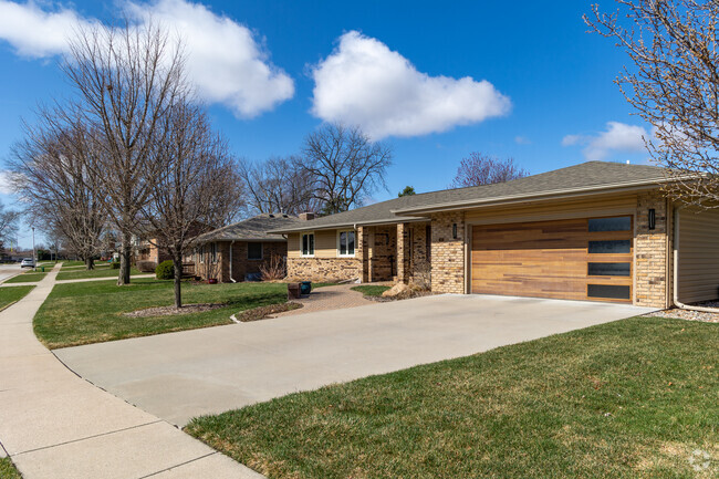Parkview Heights features a mix of classic midcentury Ranch and larger Traditional-style homes.