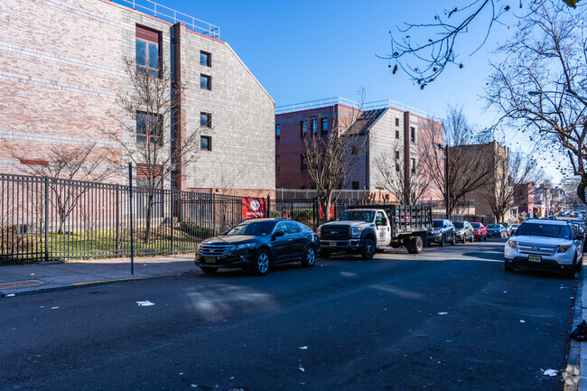 P.S. 17 has a student body of about 1,086 students.