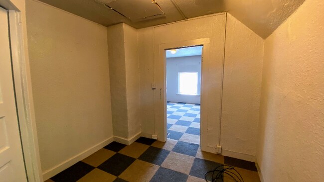 553 Shamrock St SW unit 2, Grand Rapids, MI 49503 - photo 3