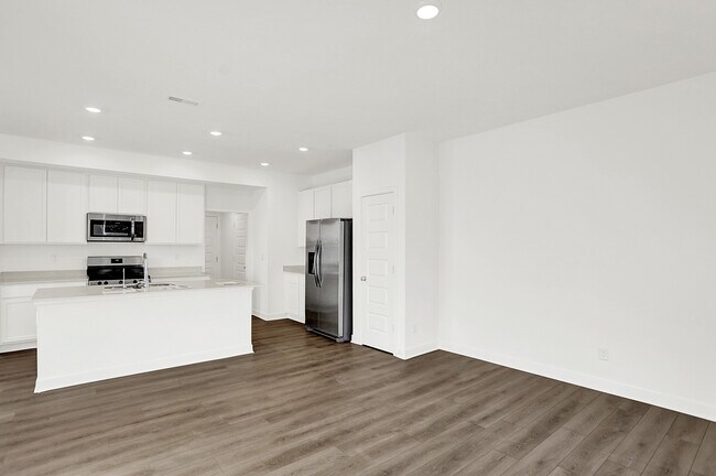 7537 Marin Pkwy, Cumberland, IN 46229 - photo 7