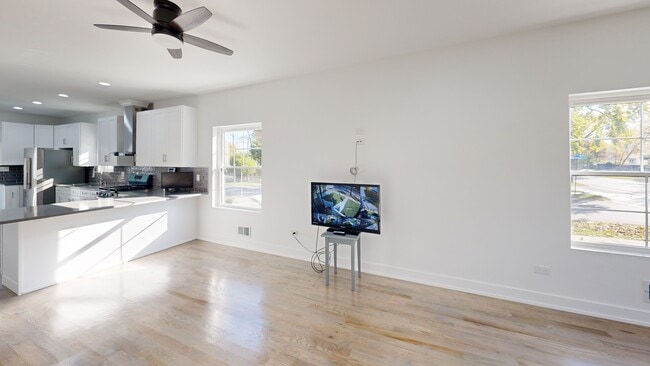 859 John St, Bensenville, IL 60106 - photo 2