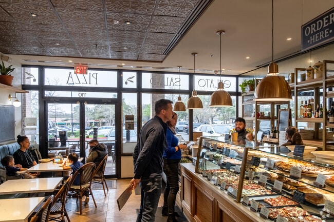 Baldinucci Pizza Romana serves Roman-style pizza and gelato in West Lake Hills.