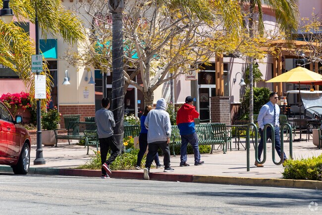 Sea Air is close to many shopping areas.