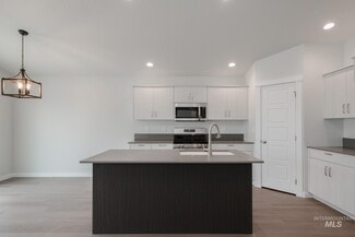 1556 Dyer St, Middleton, ID 83644