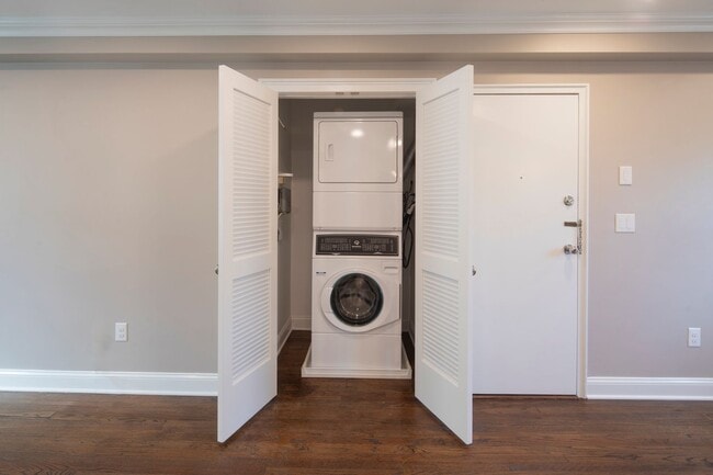 Leonia Manor: In-Unit Washer & Dryer, Heat, Hot & Cold Water Included, Cat & Dog Friendly, and Wa..., Leonia, NJ 07605 - photo 7